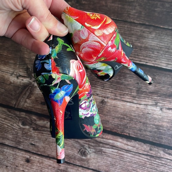 MY DELICIOUS | Mitten Black Floral Print D’Orsay Pumps - Picture 13 of 13